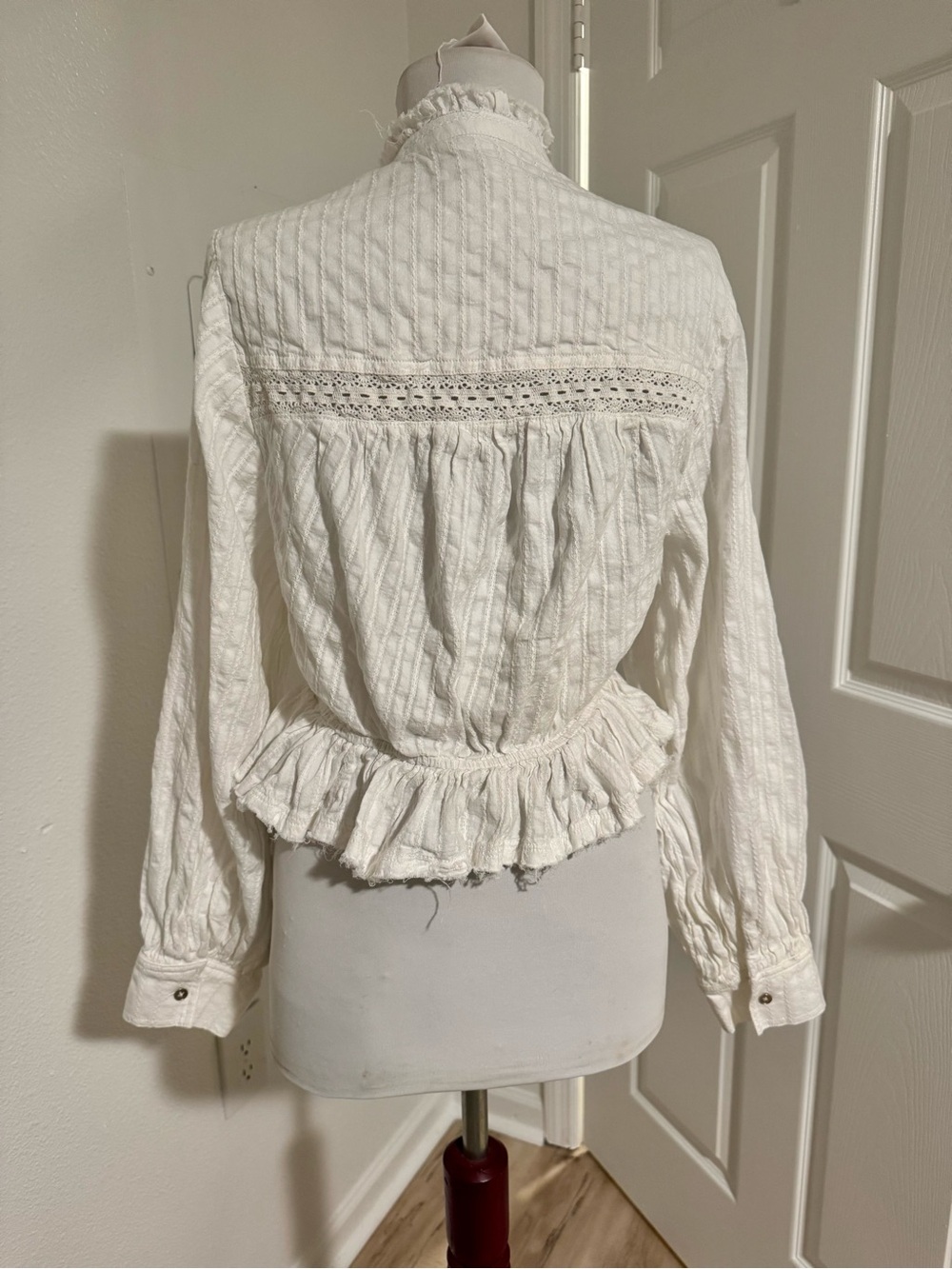 Pilcro Anthropologie White Ruffle Lace Peplum Blouse – Size M - Picture 5 of 5